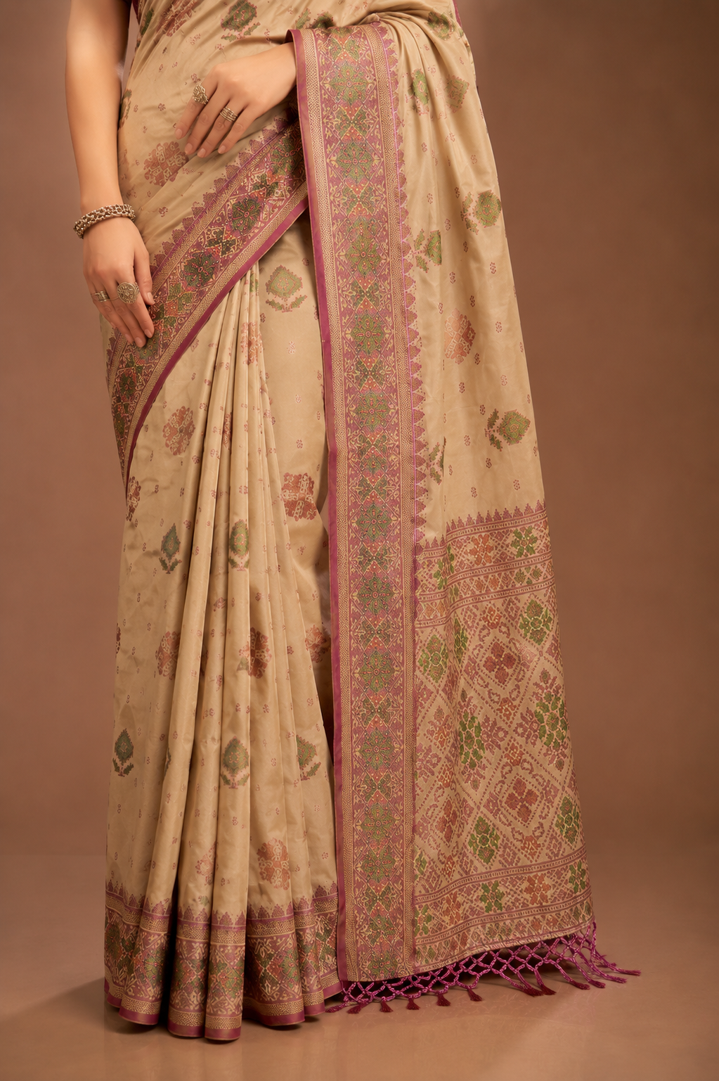 KS Women's Patola silk saree for Patola festival Wedding silk with rich pallu Design sarees for women with blouse piece (CREAM)